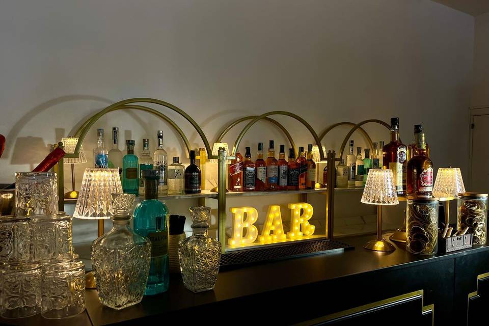 VINTAGE BAR