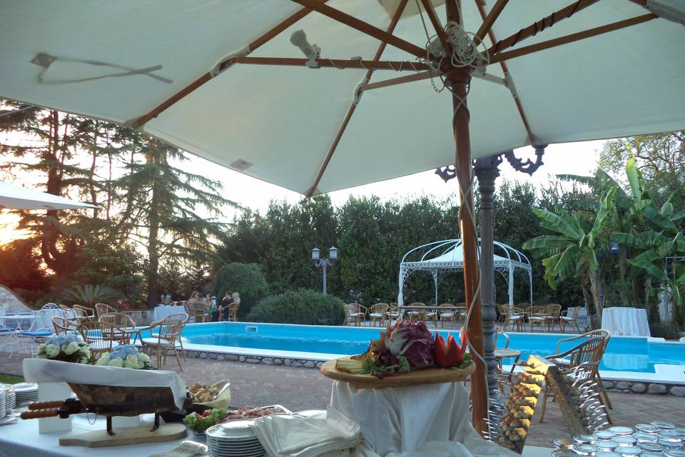 Buffet in piscina