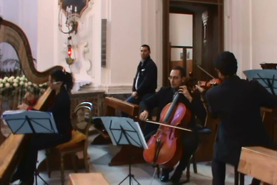 Arpa, violino, violoncello, flauto e voce