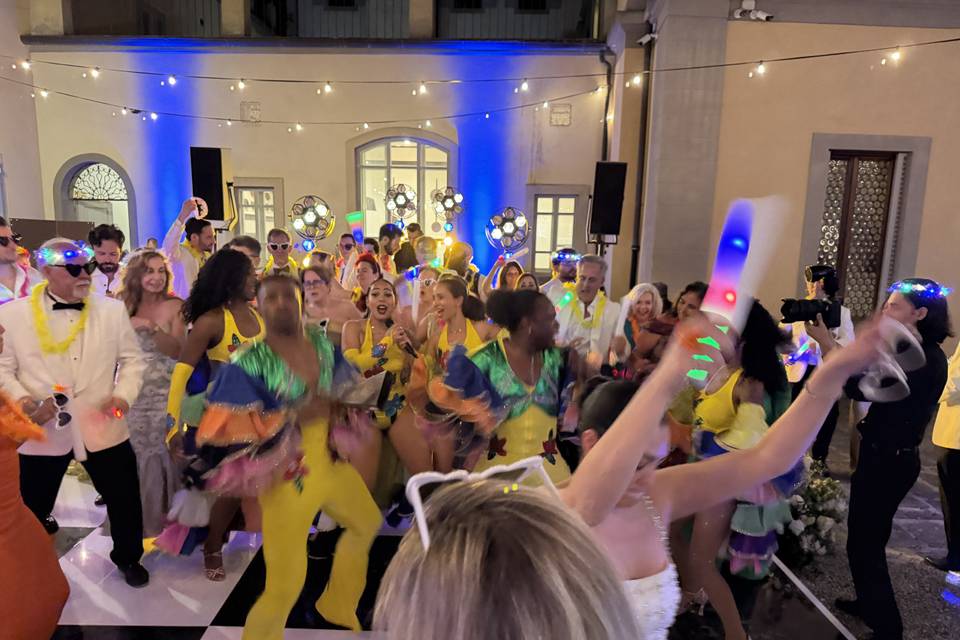 hora loca matrimonio italy