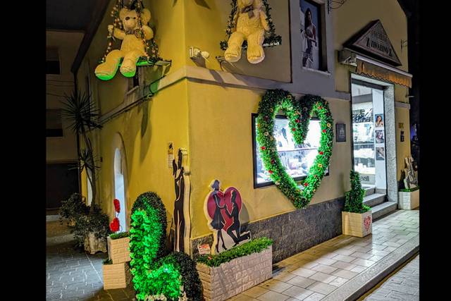 San Valentino esterno negozio