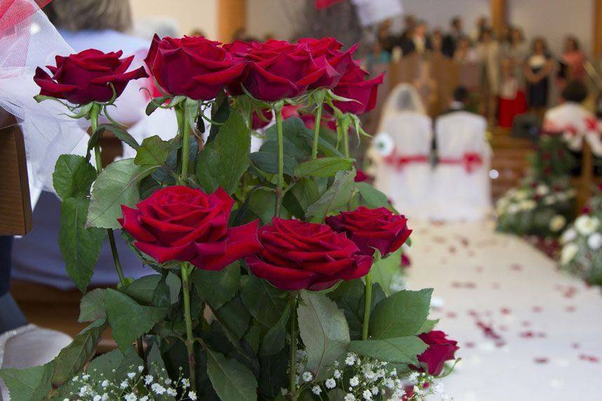 Composizione rose rosse