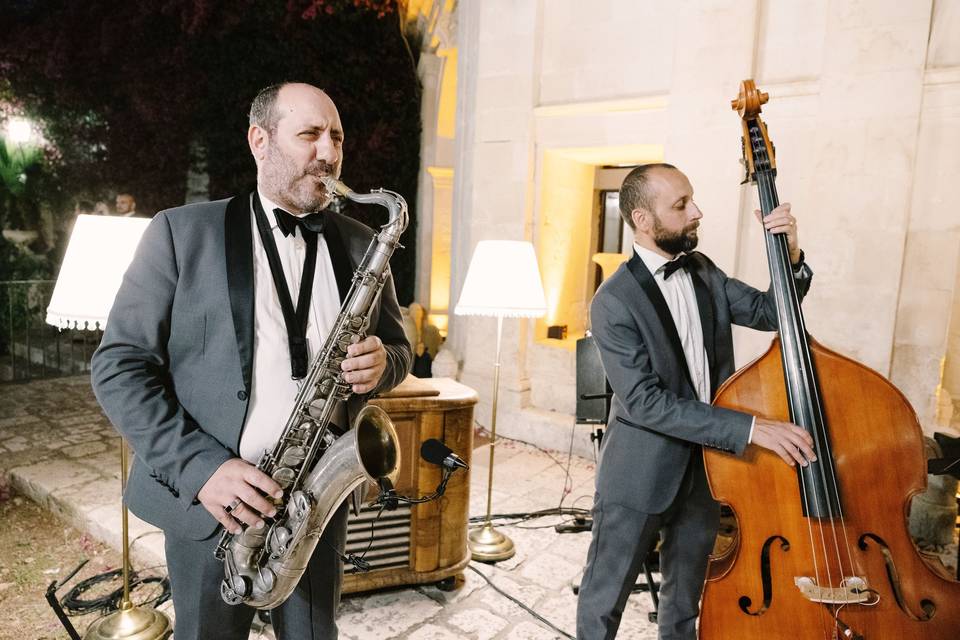 Duo_musicale_sax_e_basso