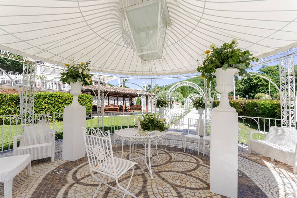 gazebo_arredo_metallo_bianco