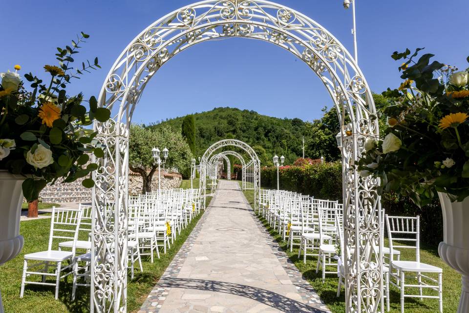 passaggio_archi_ferro_bianco