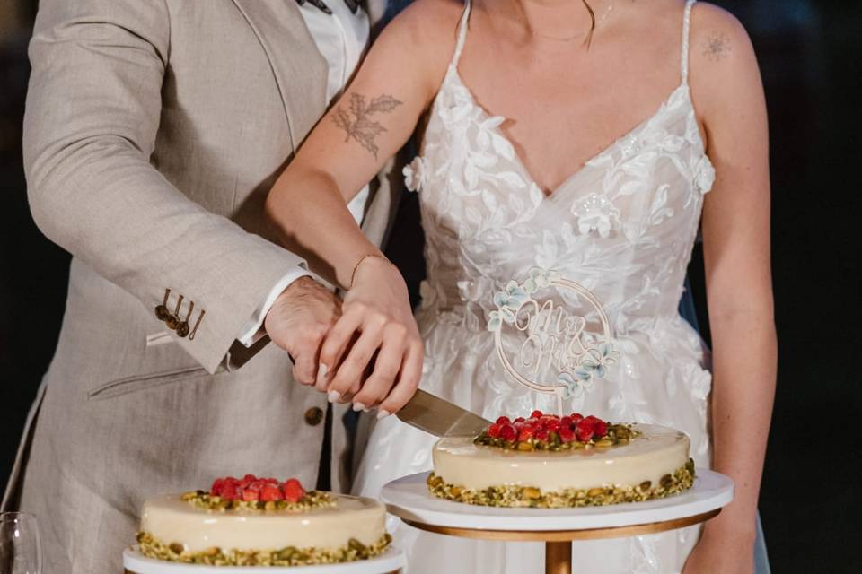 Wedding cake cut