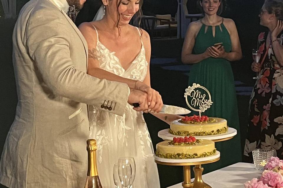 Wedding cake cur
