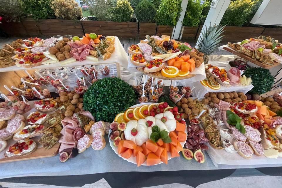 3 Buffet wedding