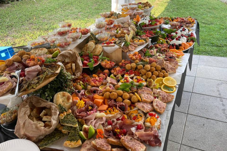 5Buffet wedding