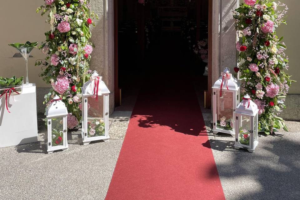 Tonalità rosa e rosso.