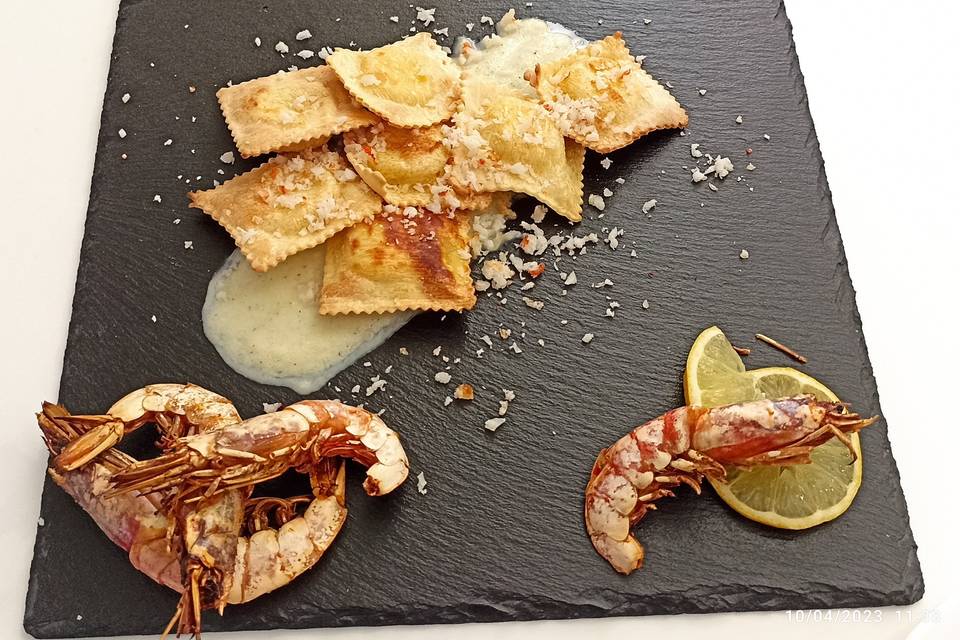 Ravioli ripieni con scampi