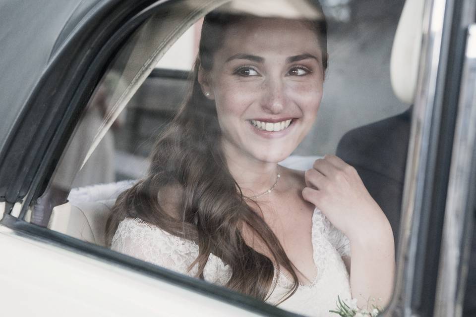 La sposa sull'auto