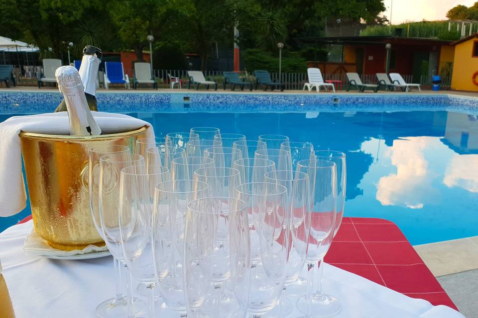 Aperitivo bordo piscina