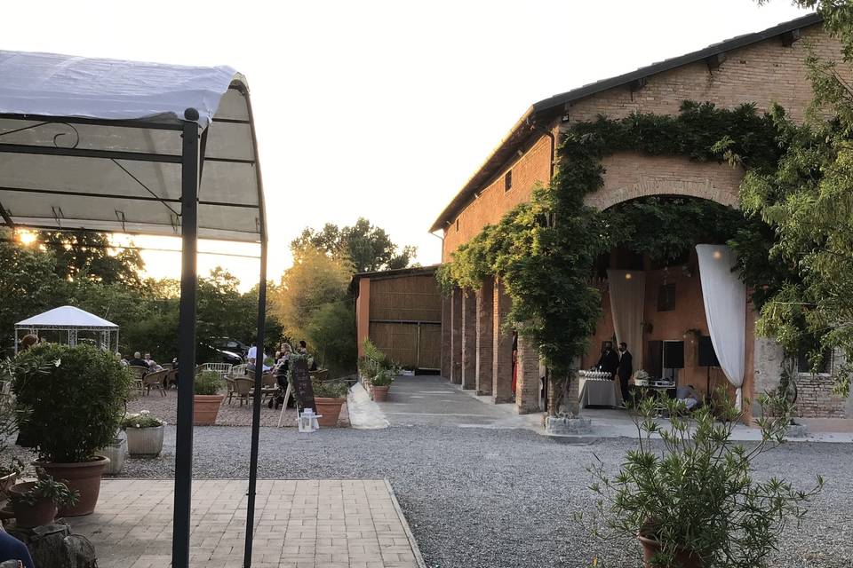 Aia vista dal portico