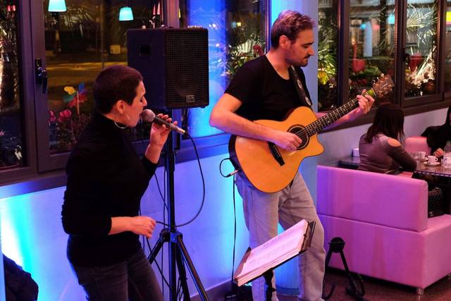 Live in club