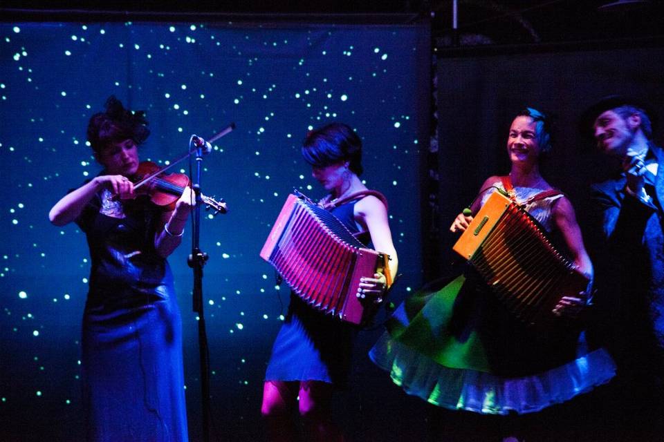 Spettacolo con quartetto folk