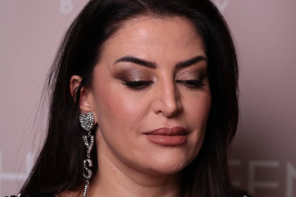 Soft skin evening look
