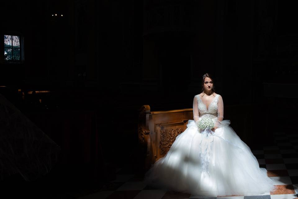 Ritratto sposa in chiesa