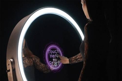 Beauty mirror photo booth