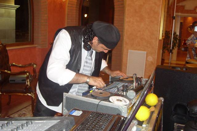 In consolle: Nino Martino
