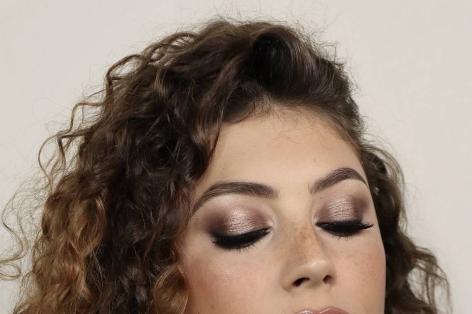 Halo eyes bridal look