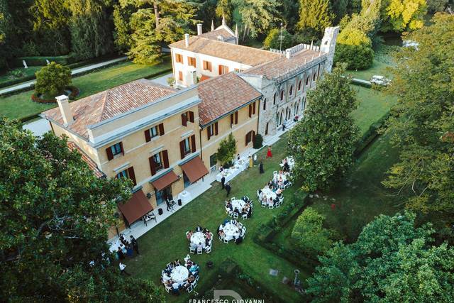 Aperitivo sul prato inglese