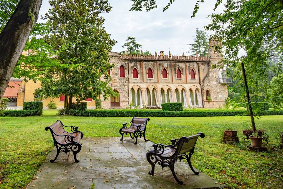 Retro villa immerso nel verde