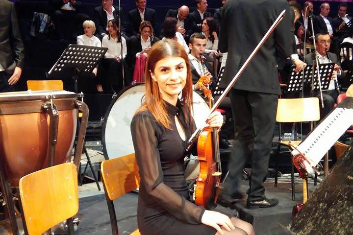 Thevriola Puqe Violinista