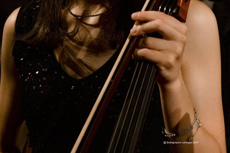 Cleo Danusha Robbin Violoncellista