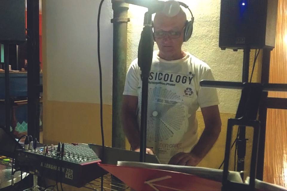 DJ SET