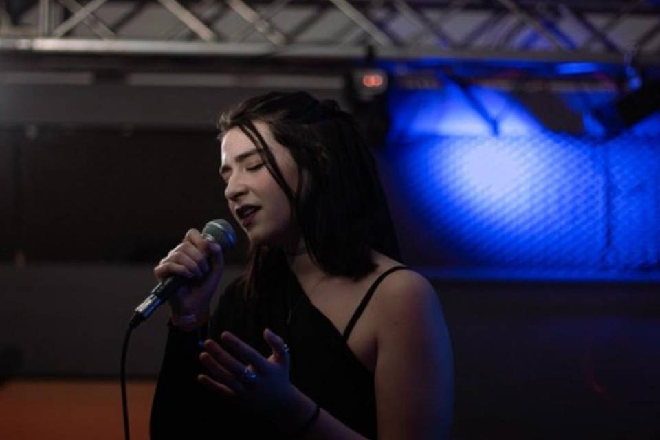 Sara, cantante