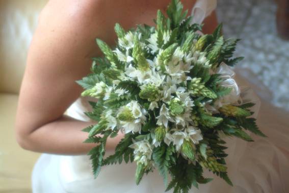 Sposa con bouquet