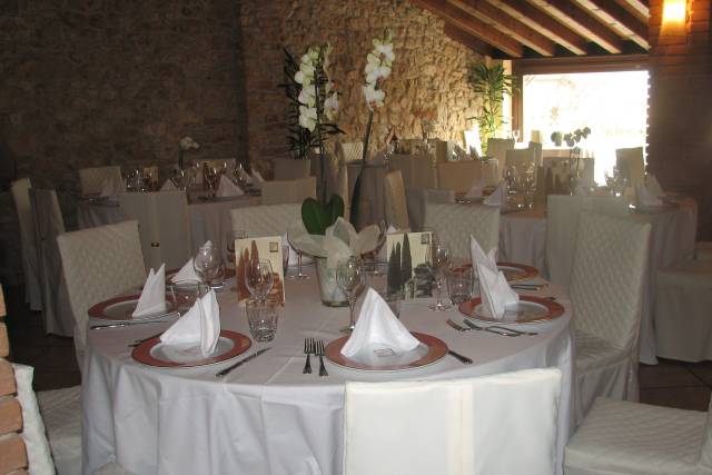 Allestimento sala tavoli tondi