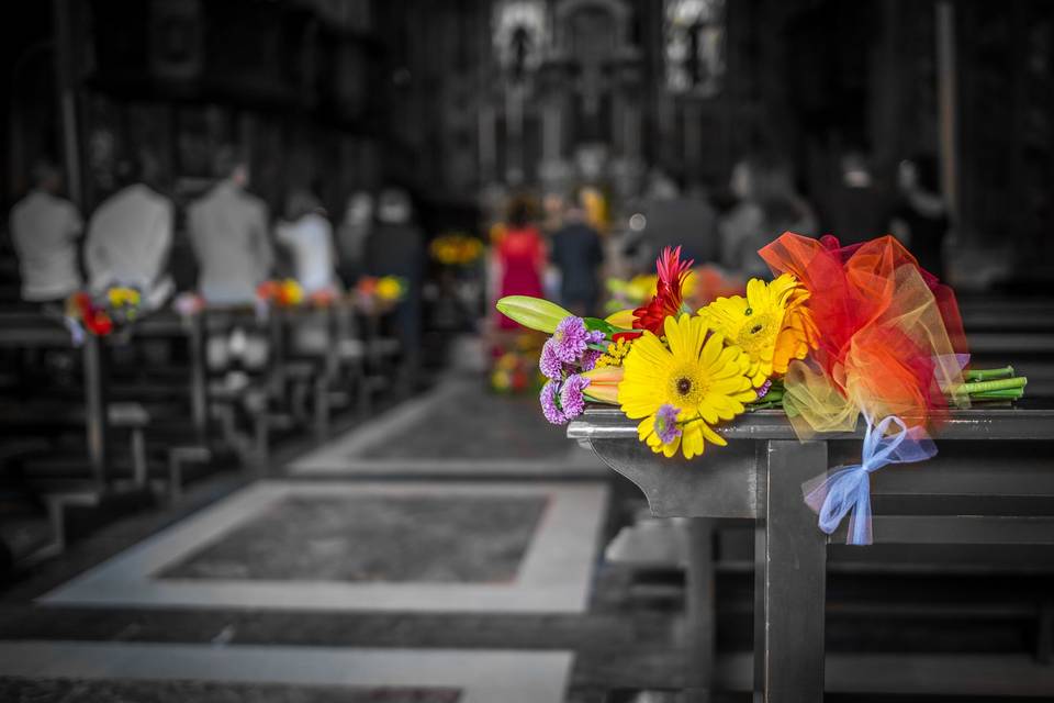 Mazzo di fiori in chiesa