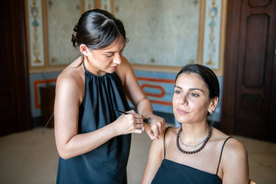 sessione di trucco nella sala