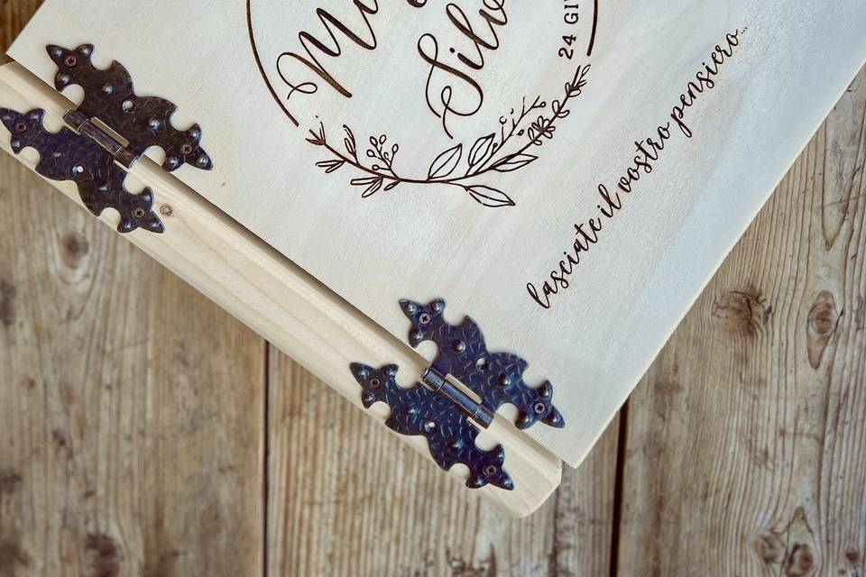 Guestbook legno