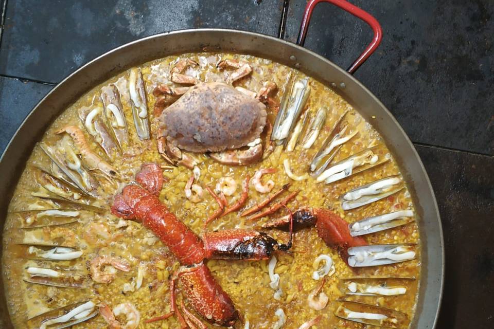 Arroz de marisco en paella