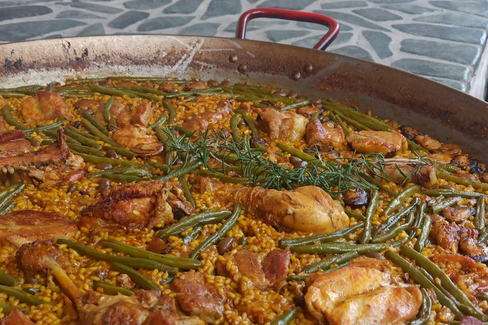 Paella Valenciana cotta a legn