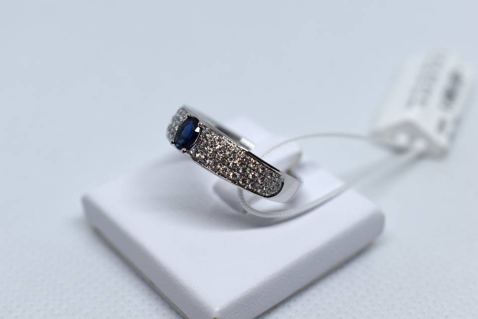 Anello zaffiro e diamanti