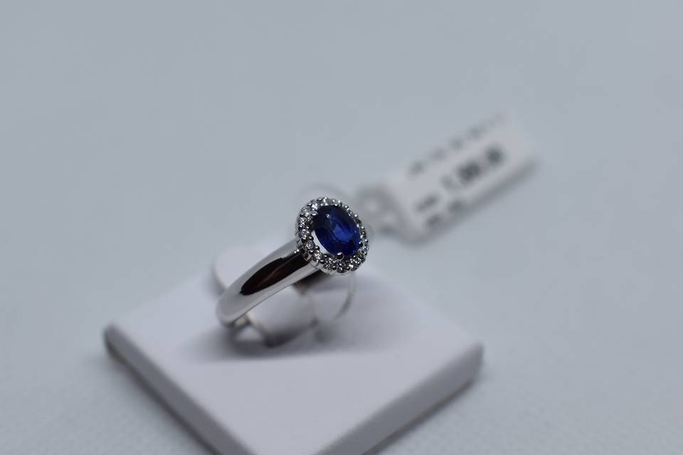 Anello zaffiro e diamanti