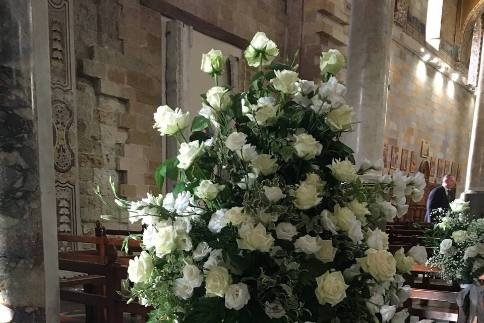 Lilium Bianco e rose rosse