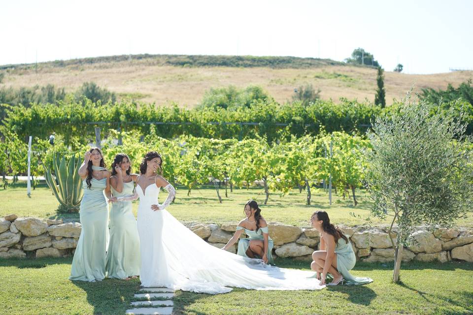 Bride & bridesmaids