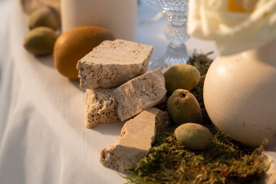 Marmo, fiori e frutta