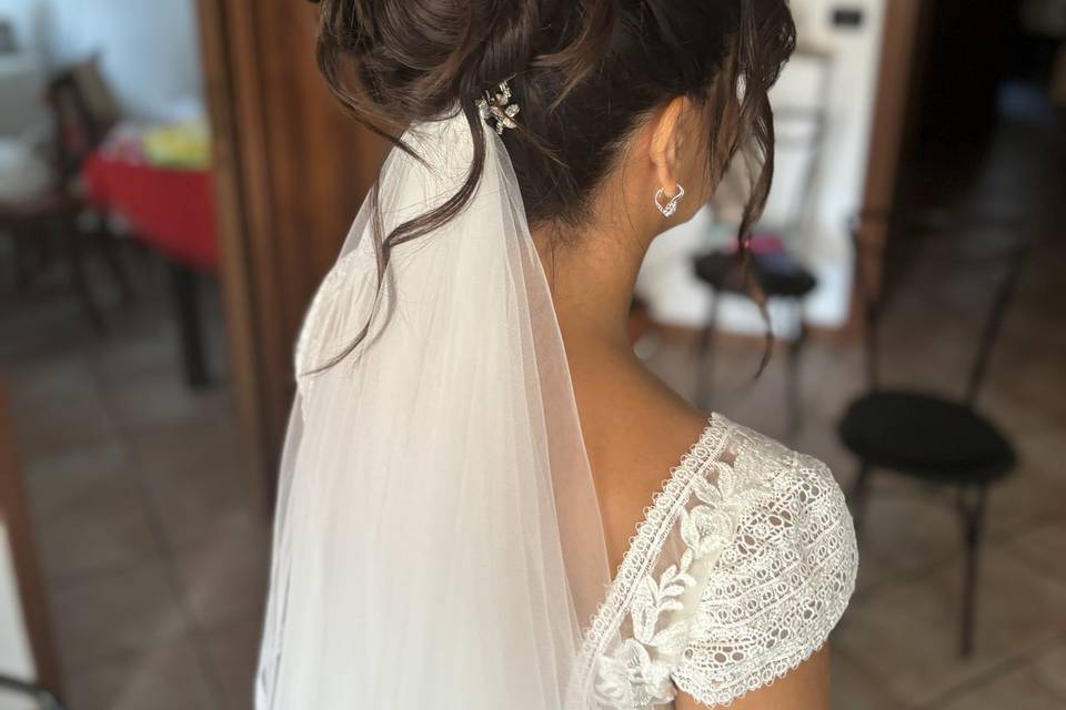 Chignon alto sposa