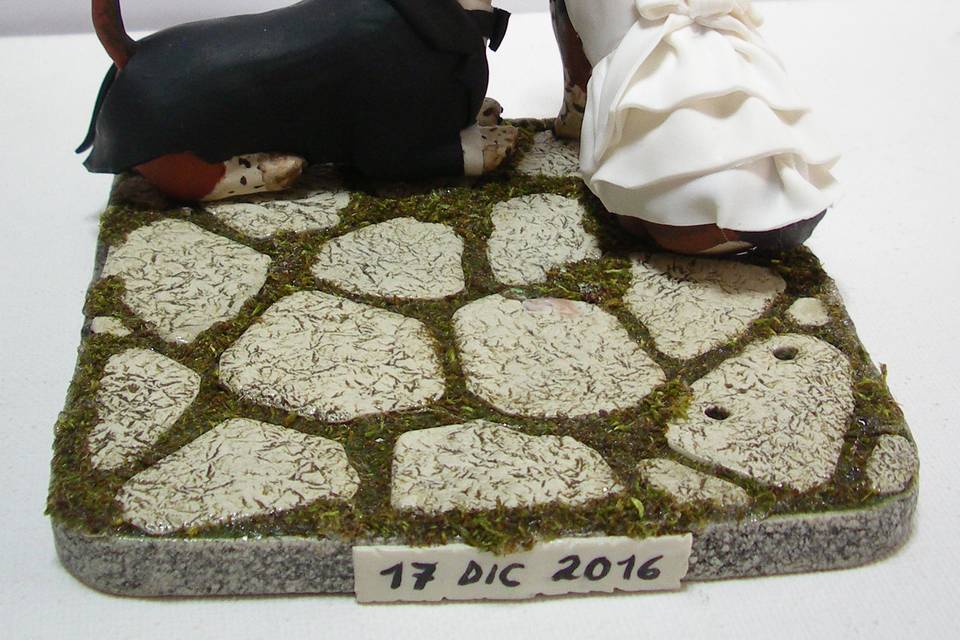 Base cake topper