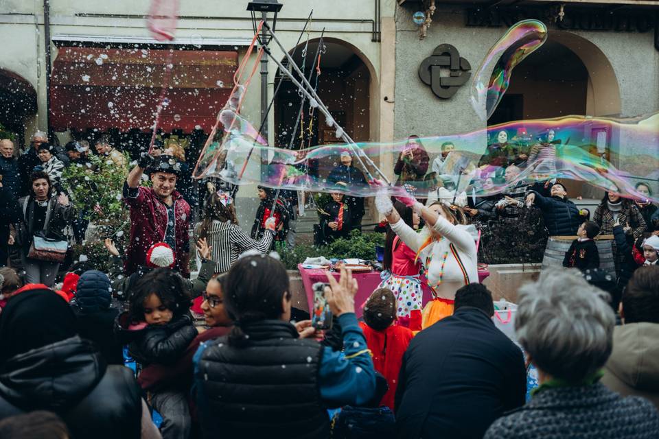 Bubbles show