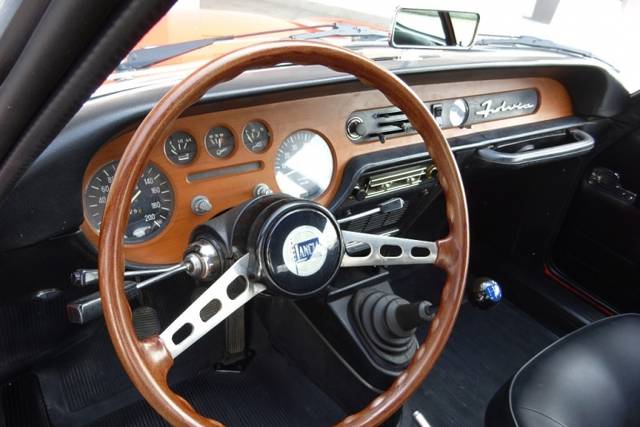 Cruscotto in legno, elegante