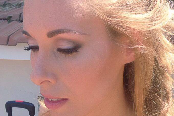 Elena Cameranesi Make Up Artist