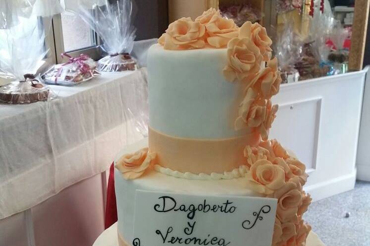 Wedding cake con cascata di ro