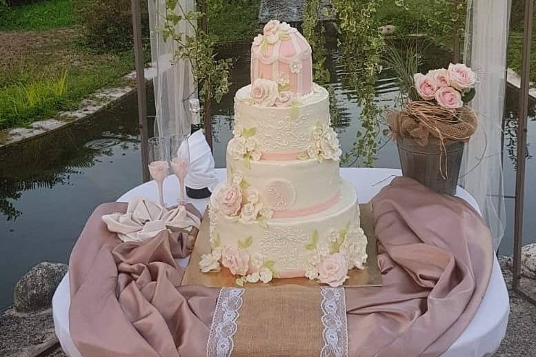 Wedding cake shabby